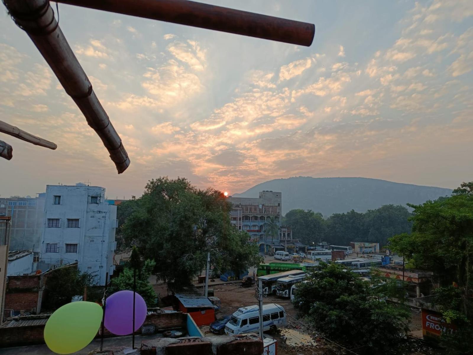 Hotel Devdoot Rājgīr Rom bilde